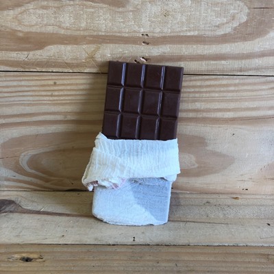Tablette de chocolat noir éclats de fèves de cacao 100g